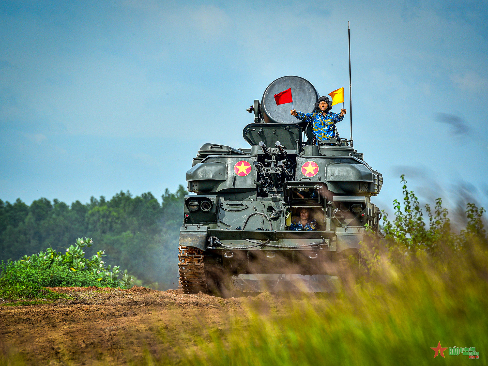 Trên đường cơ động ra trận địa